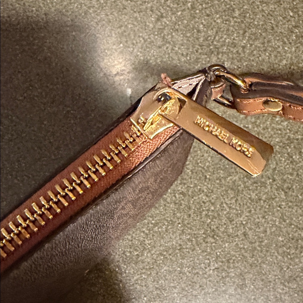 Michael Kors Brown‎ Signature Monogram Wristlet Clutch Gold Hardware 9.5 Inch - Picture 4 of 9